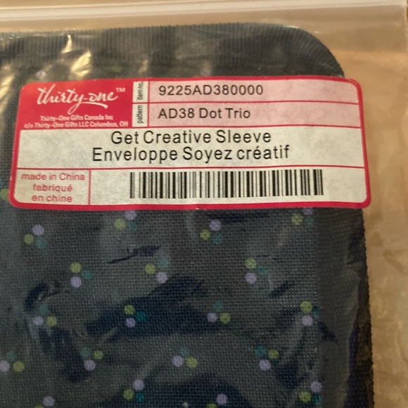 Thirty-One Dot Trio print Creative Sleeve. Brand new in bag. Never been opened - Picture 3 of 4